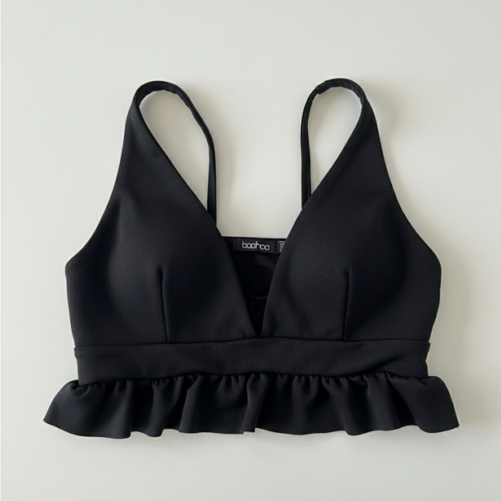Boohoo Black Ruffle Hem Crop Top